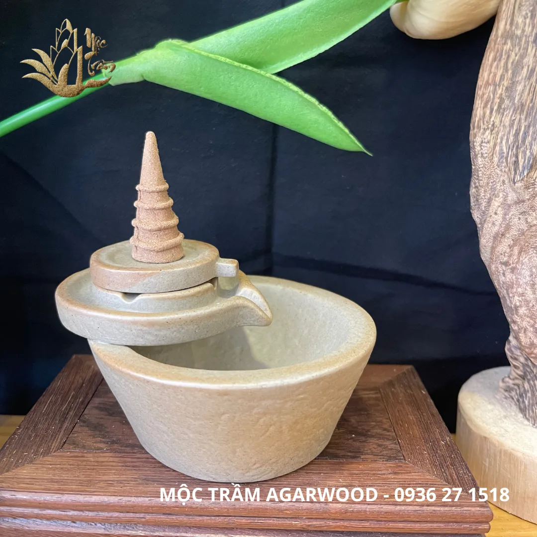 Mini Reverse Smoke Waterfall – Glazed Ceramic Agarwood Cone Burner